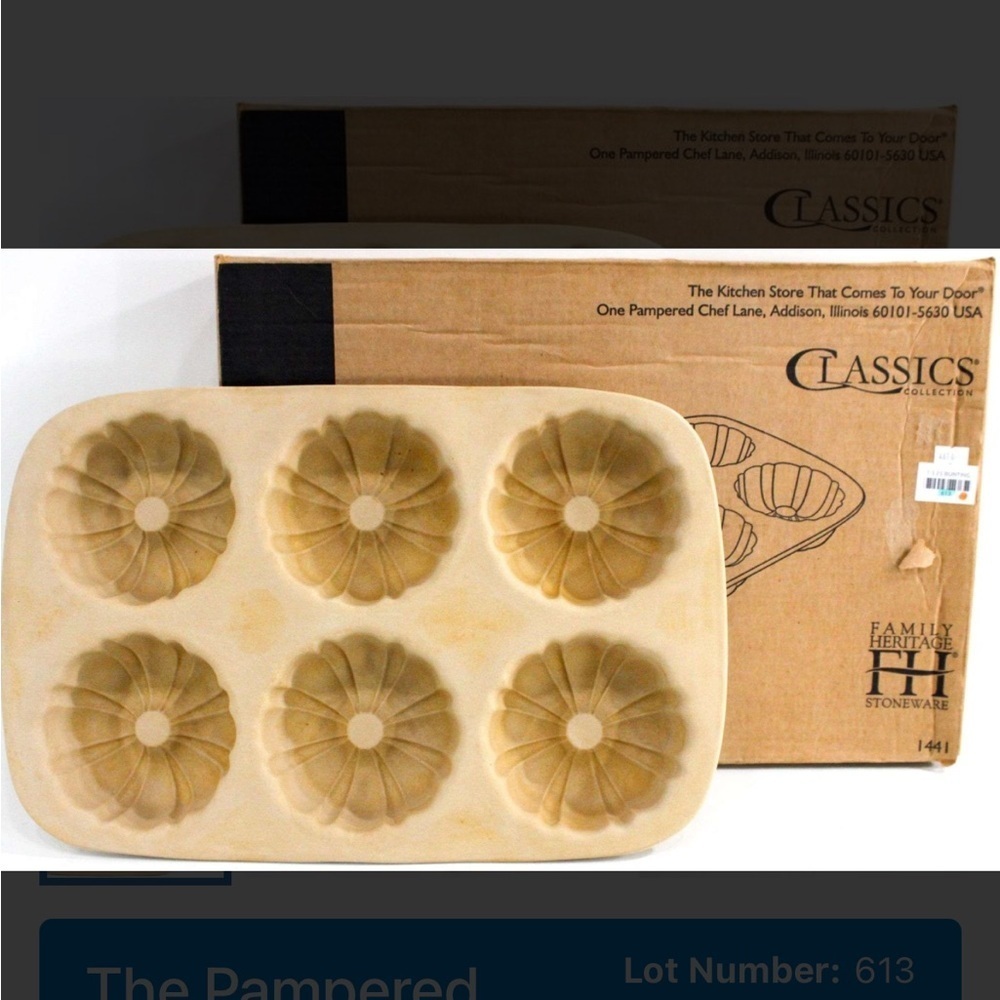 Pampered Chef Tan Bakeware Donut Mold